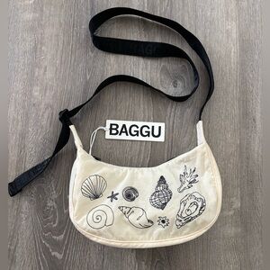 NWT BAGGU Embroidered Shell Medium Nylon Crescent Bag